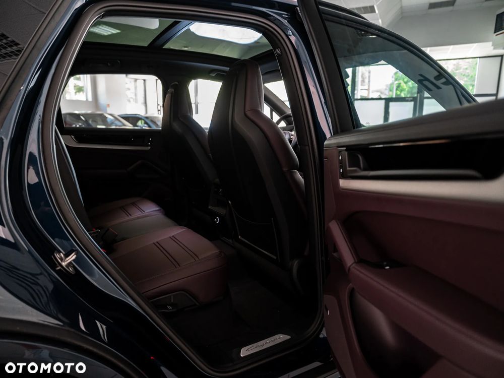 Porsche Cayenne - 21