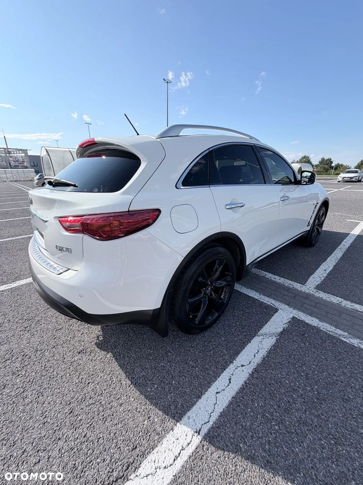 Infiniti QX70 - 19