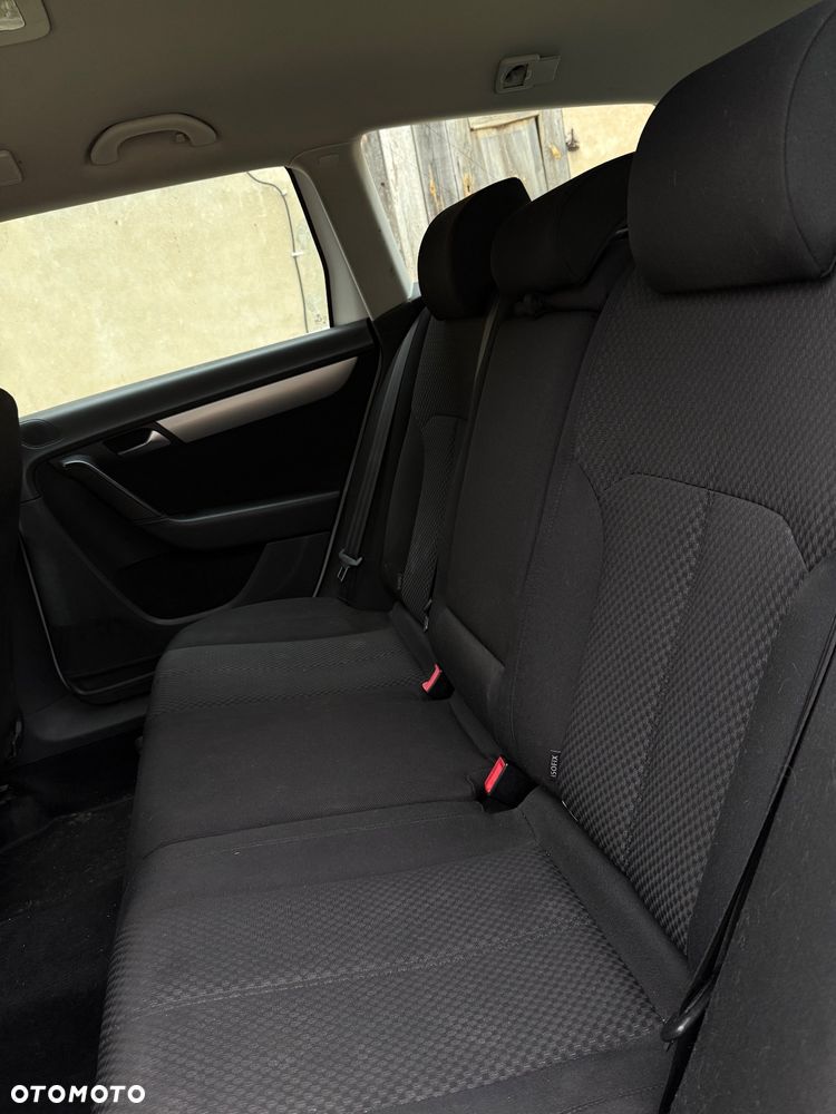 Volkswagen Passat - 10