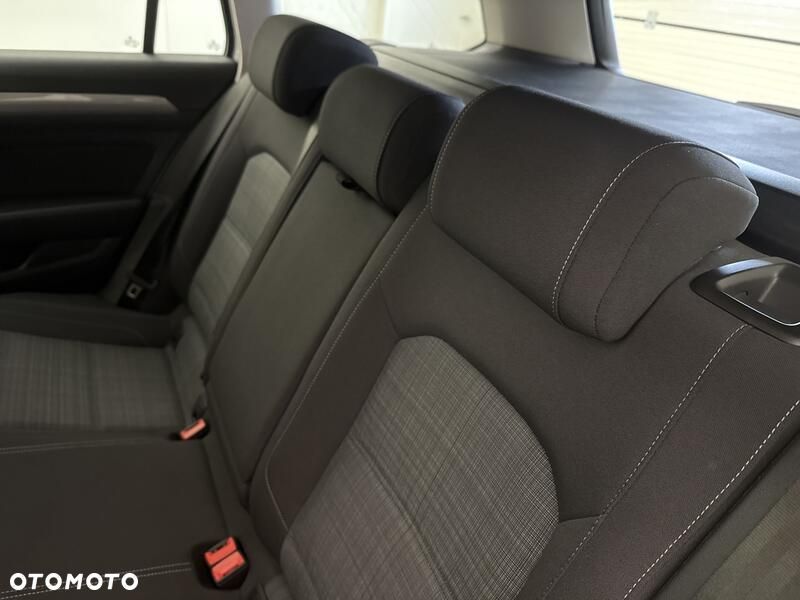 Volkswagen Passat - 20