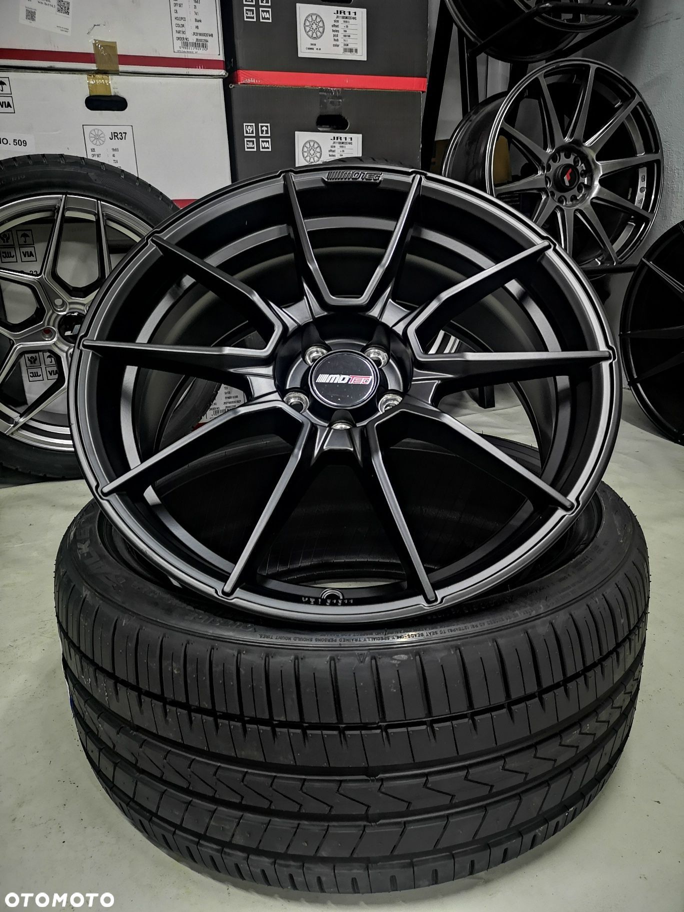 Felgi Motec ULTRALIGHT MCR2 18" 18x8" ET45 5x112 VW GOLF MK8 - 1