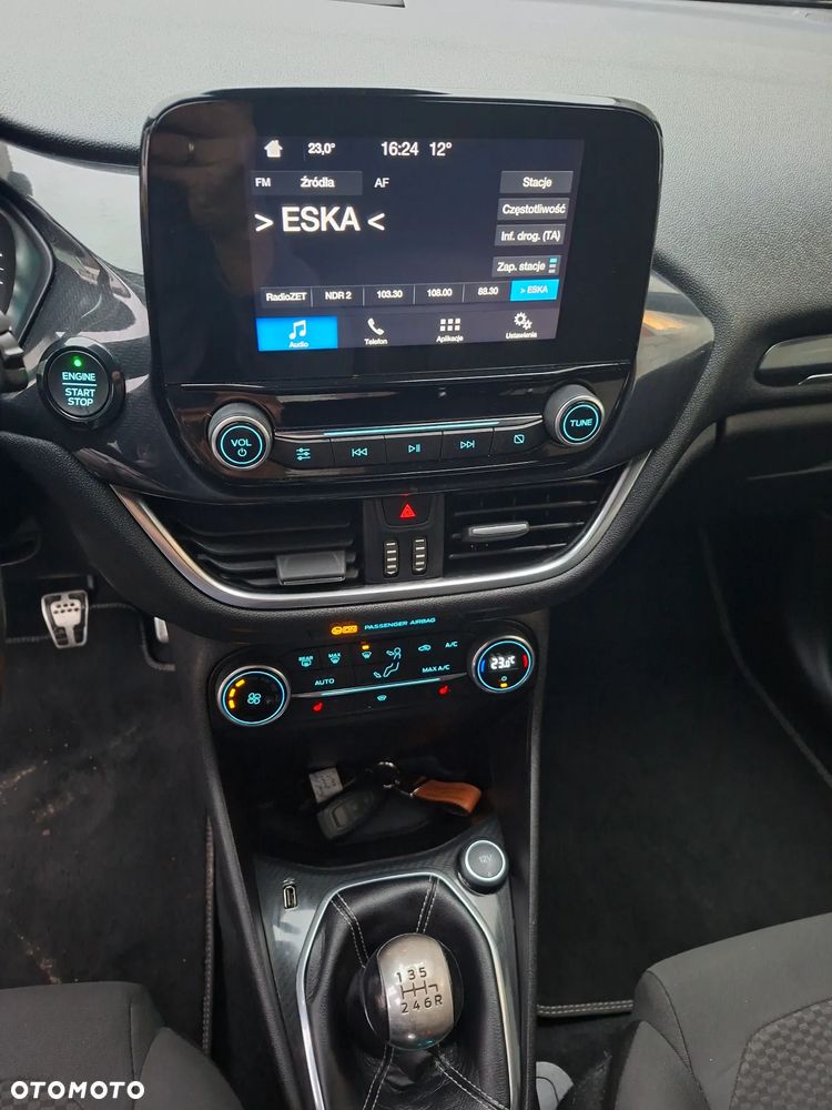 Ford Fiesta 1.0 EcoBoost S&S ST-LINE X - 26