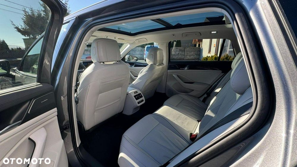 Volkswagen Passat - 11