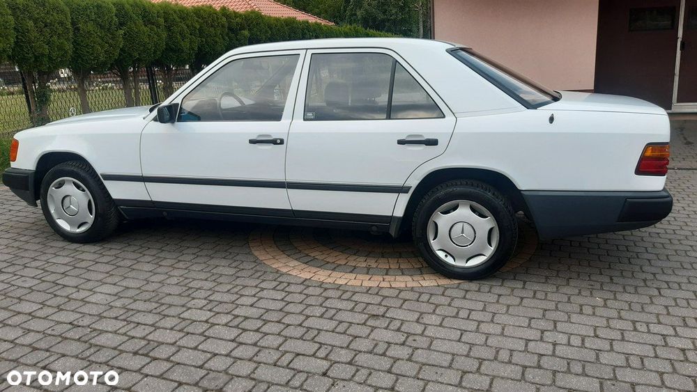 Mercedes-Benz W124 (1984-1993) - 26