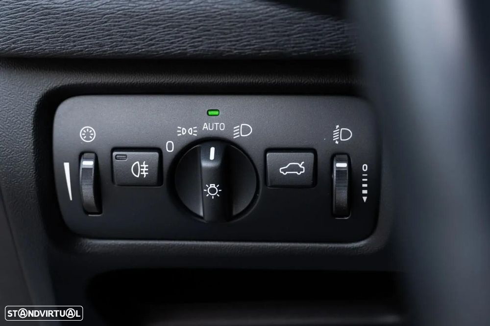 Volvo V40 Cross Country - 30