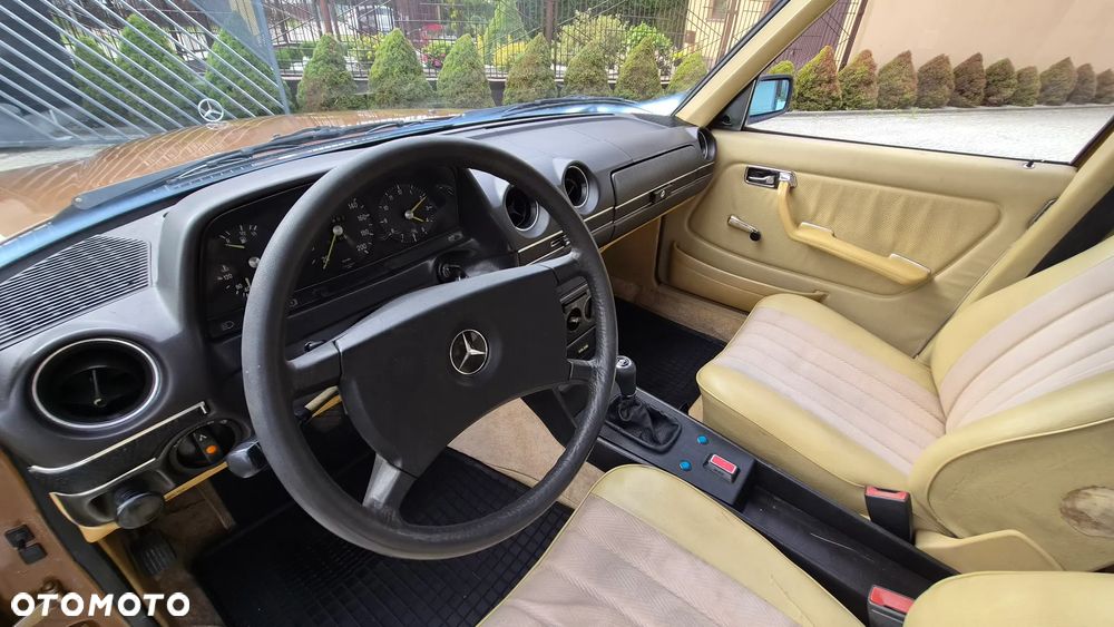 Mercedes-Benz W123 - 13