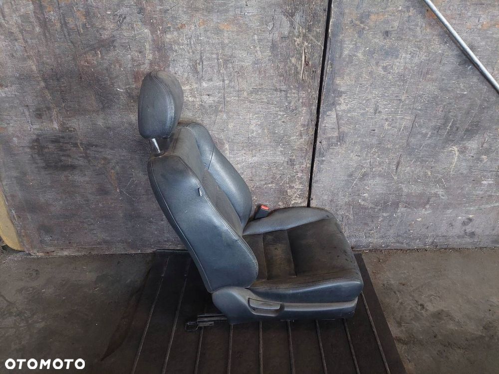 FOTEL PRAWY PRZÓD HONDA ACCORD VII - 2