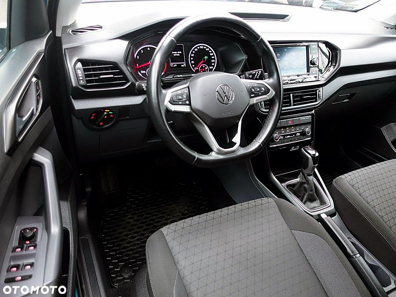 Volkswagen T-Cross - 17