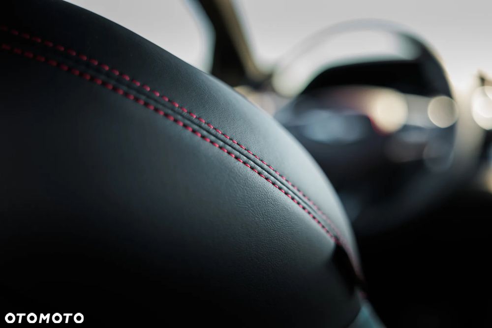 Genesis G70 2.0T Plus AWD 8AT Sport - 36