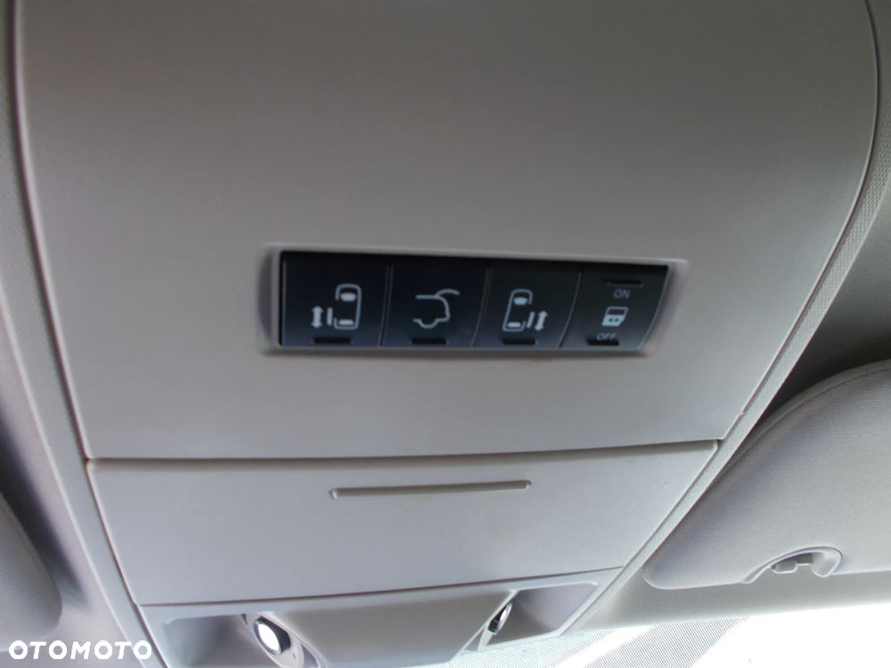 Chrysler Town & Country 3.6 Limited - 12