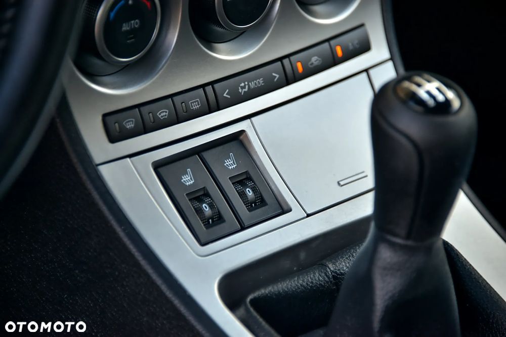 Mazda 3 1.6 Exclusive + - 8