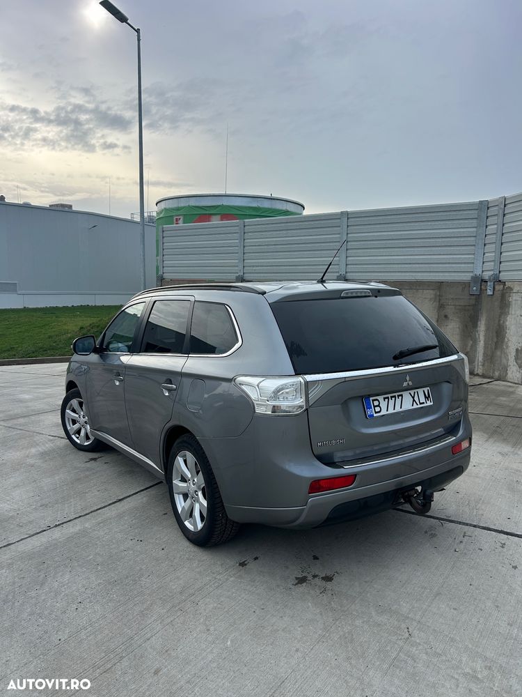 Mitsubishi Outlander 2.0 4WD Top - 4