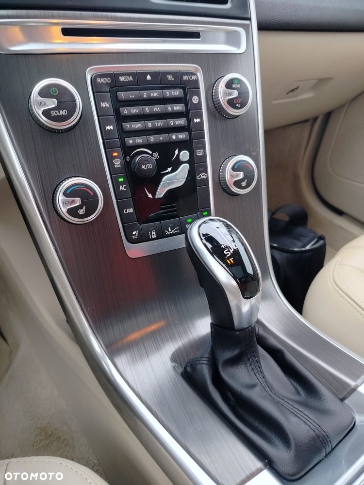 Volvo XC 60 T5 AWD Momentum EU6 - 18