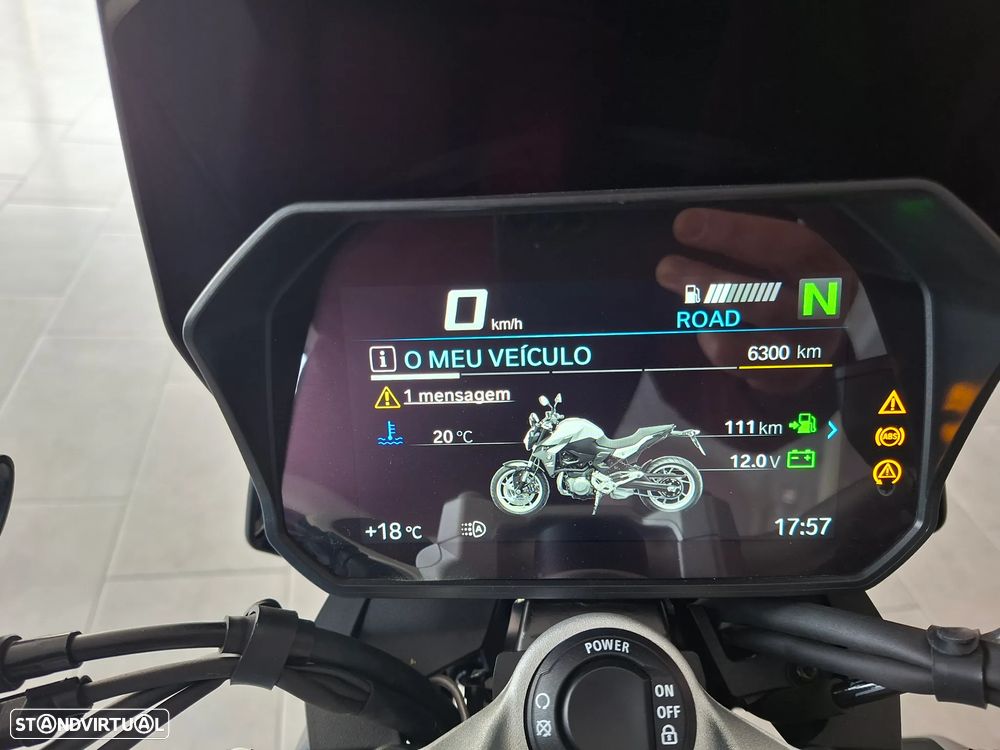 BMW F 900 R Triple Black - 15