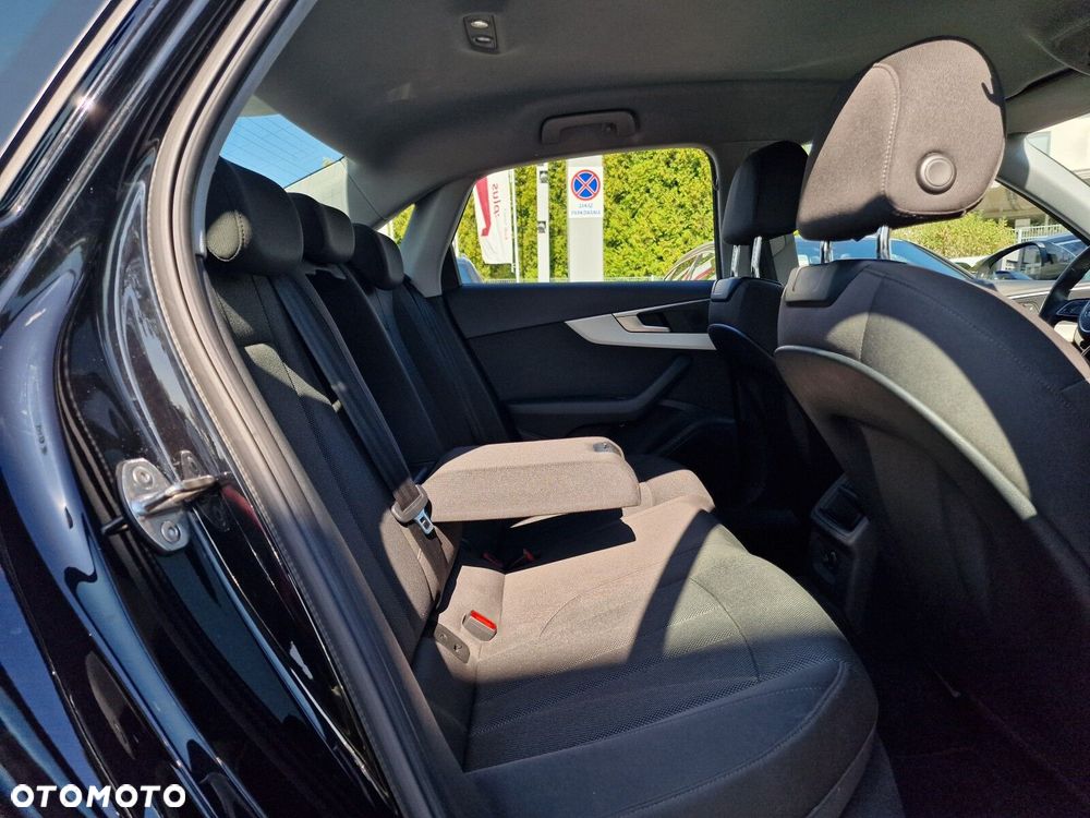 Audi A4 Limousine - 14