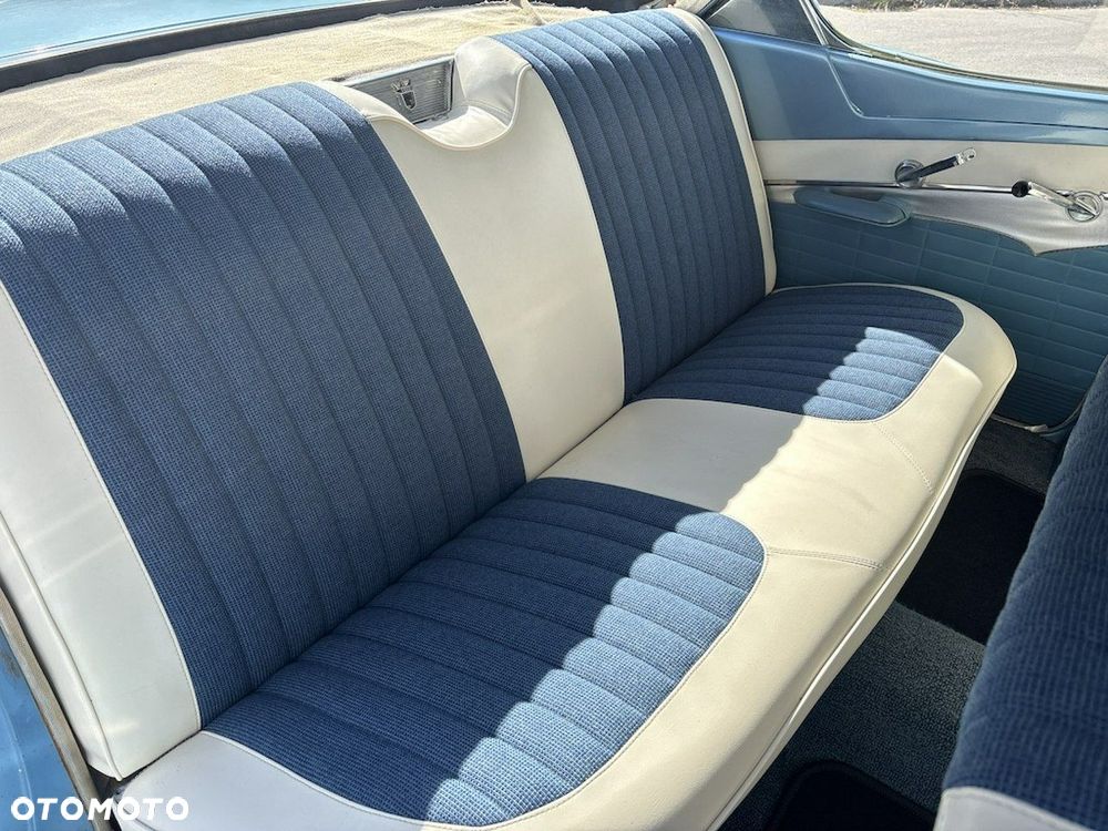 Ford Fairlane - 11