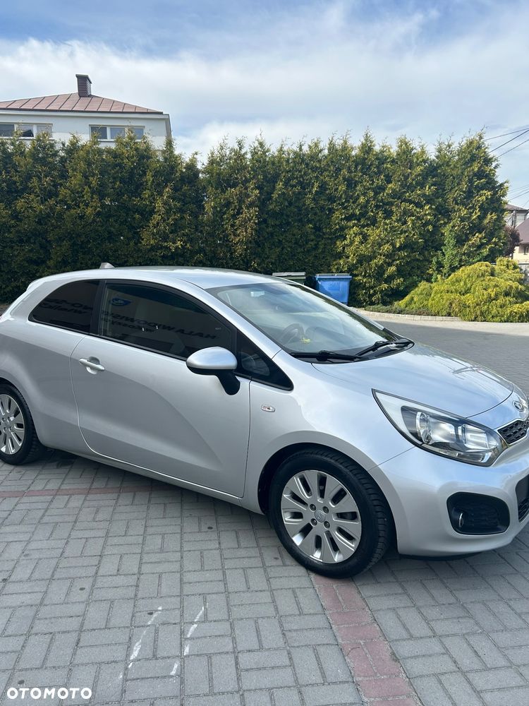 Kia Rio 1.2 L - 3