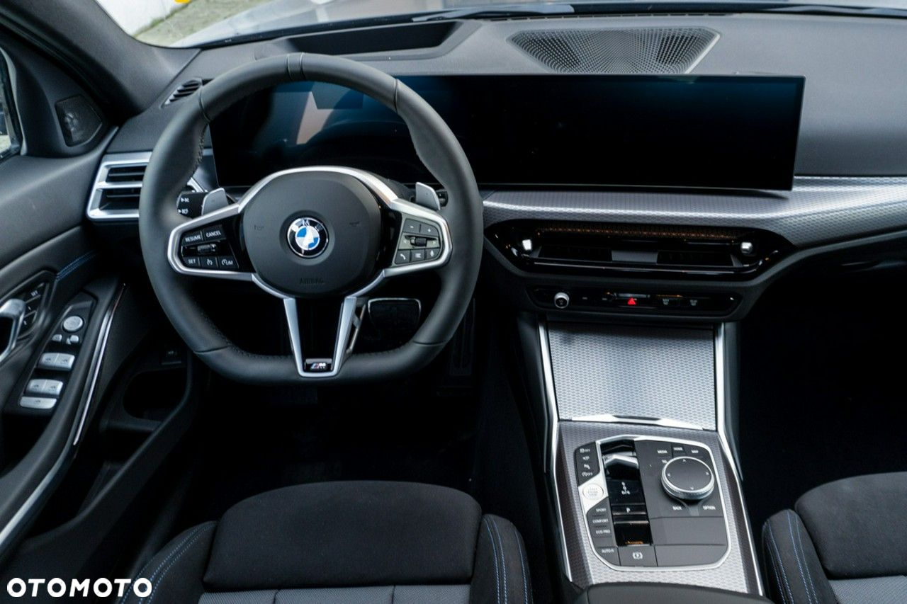 BMW Seria 3 330i xDrive - 15