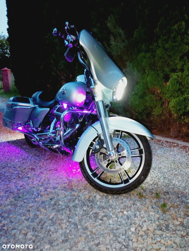 Harley-Davidson Touring Street Glide - 2