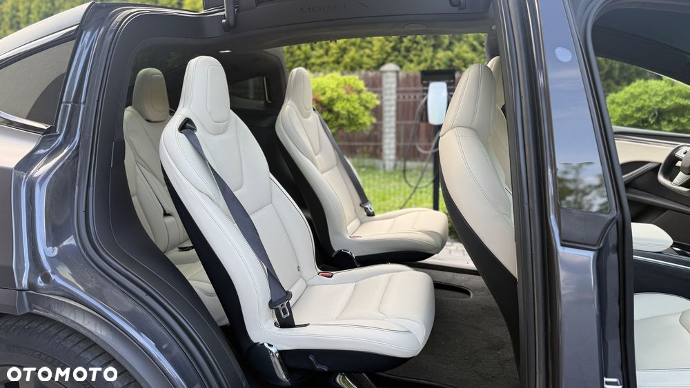 Tesla Model X Plaid - 11