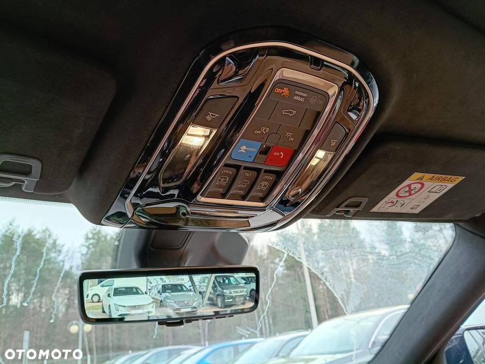 Jeep Grand Cherokee - 24