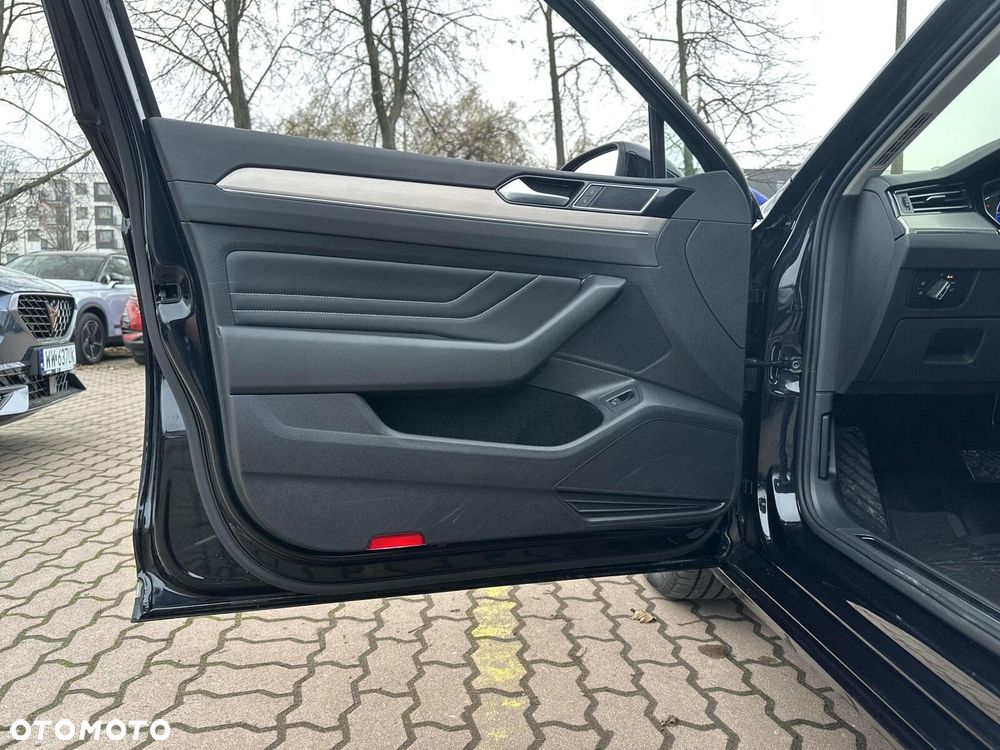 Volkswagen Passat - 11
