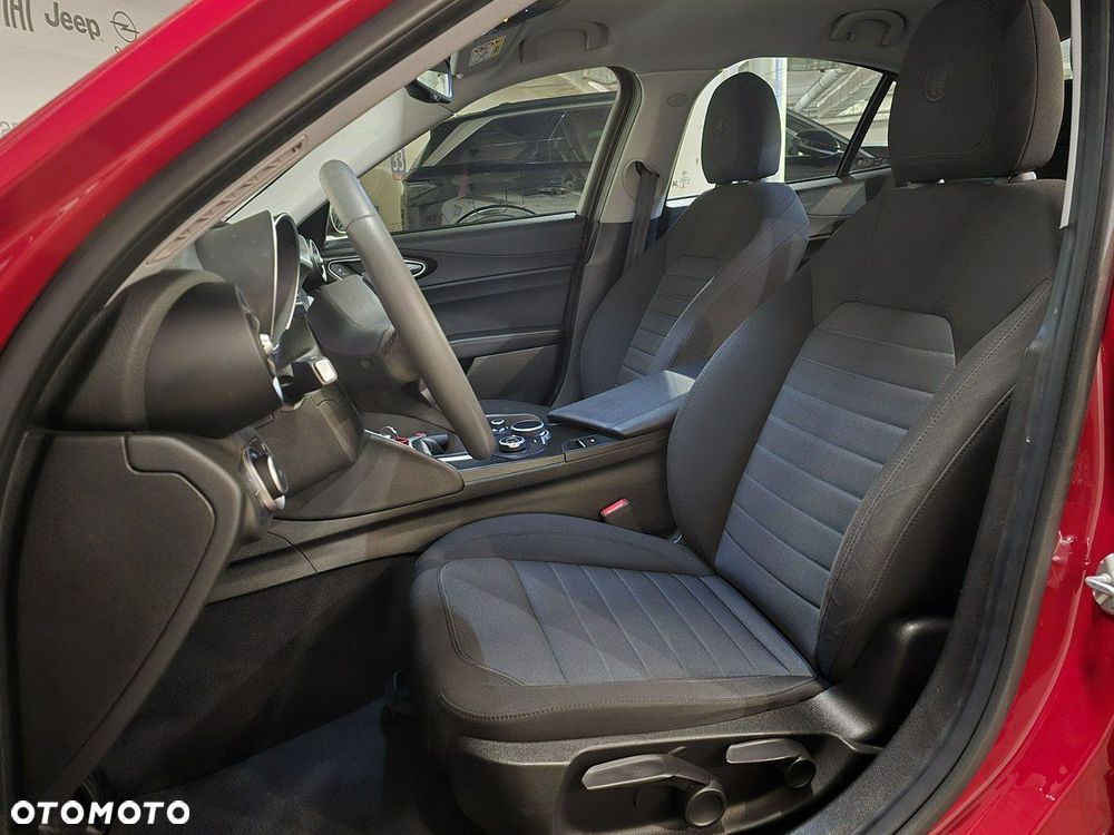 Alfa Romeo Giulia - 14