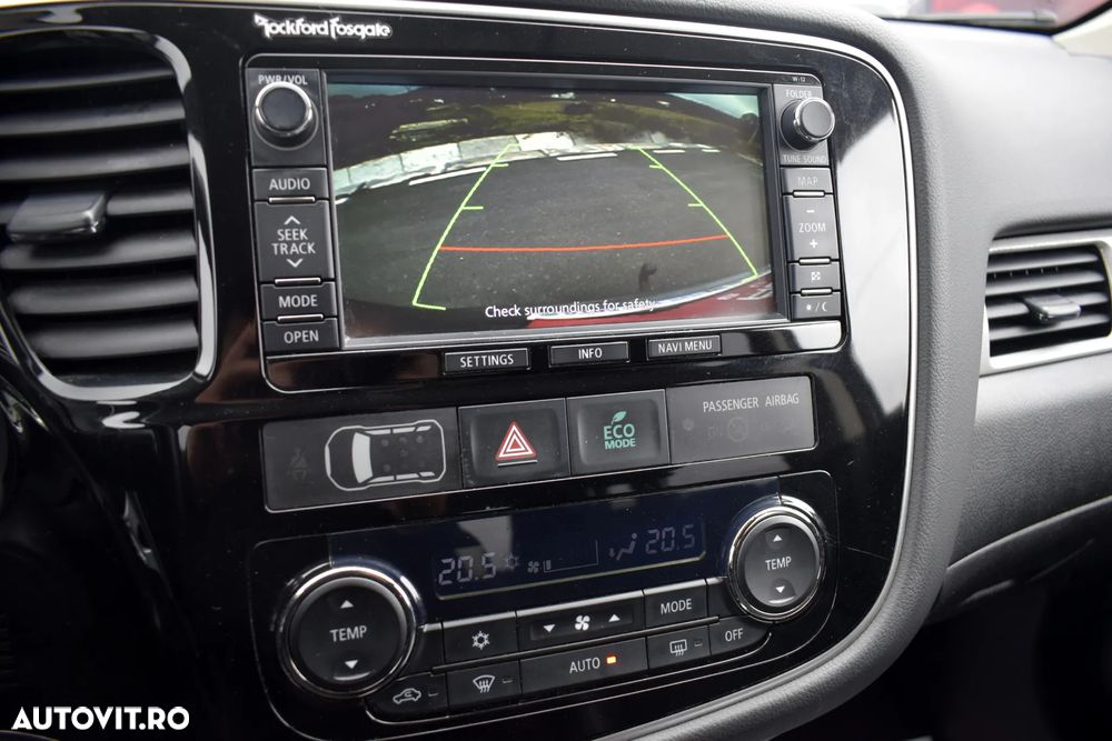 Mitsubishi Outlander 2.0 4WD Plug-In Hybrid Top - 21