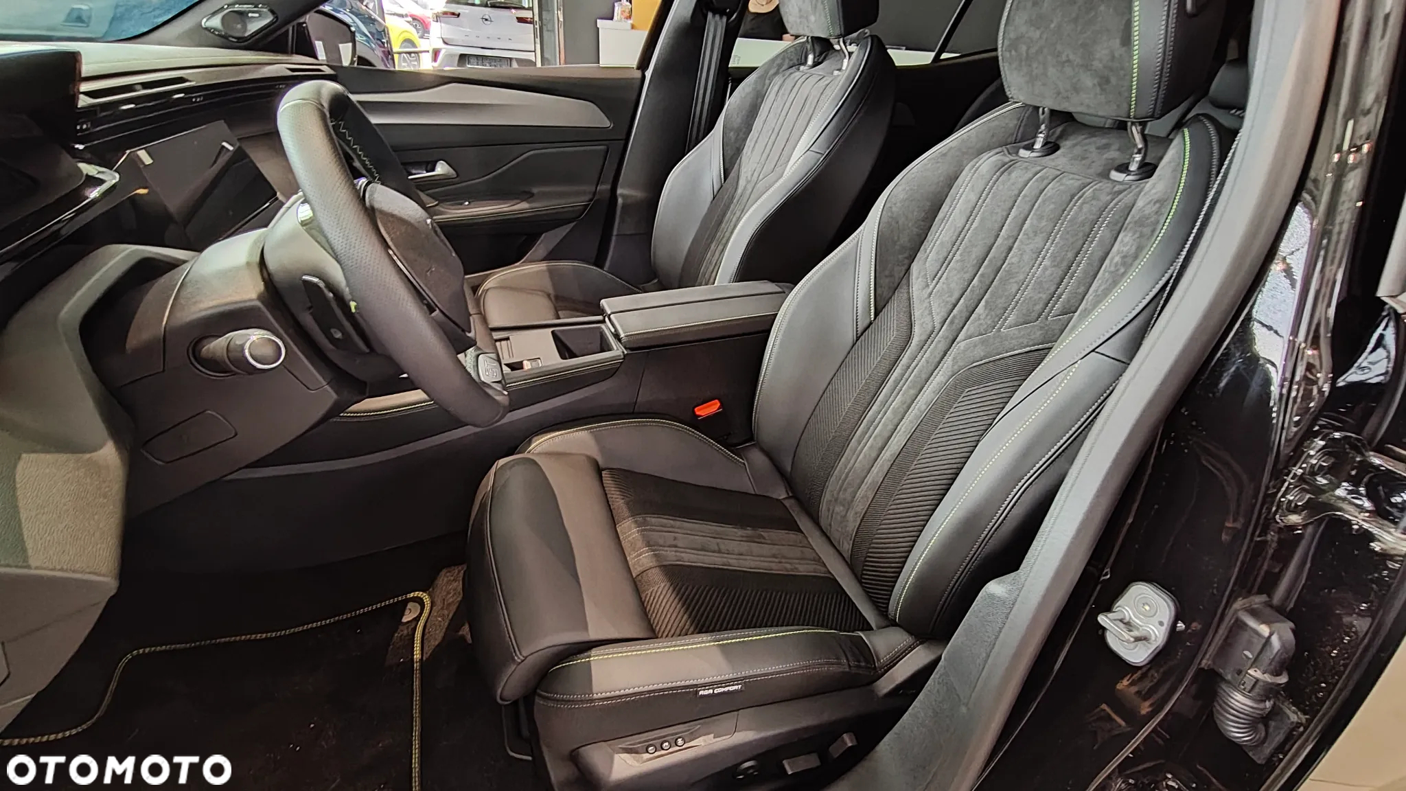 Peugeot 408 1.6 Plug-In Hybrid 225 GT EAT8 - 4