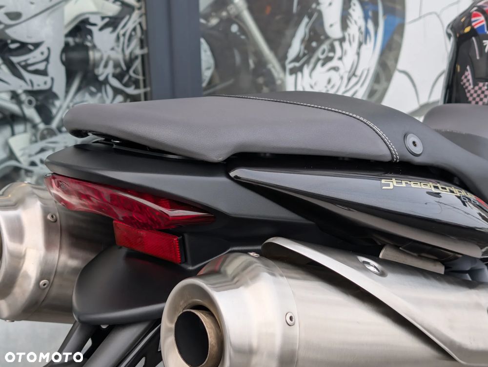 Triumph Street Triple - 10