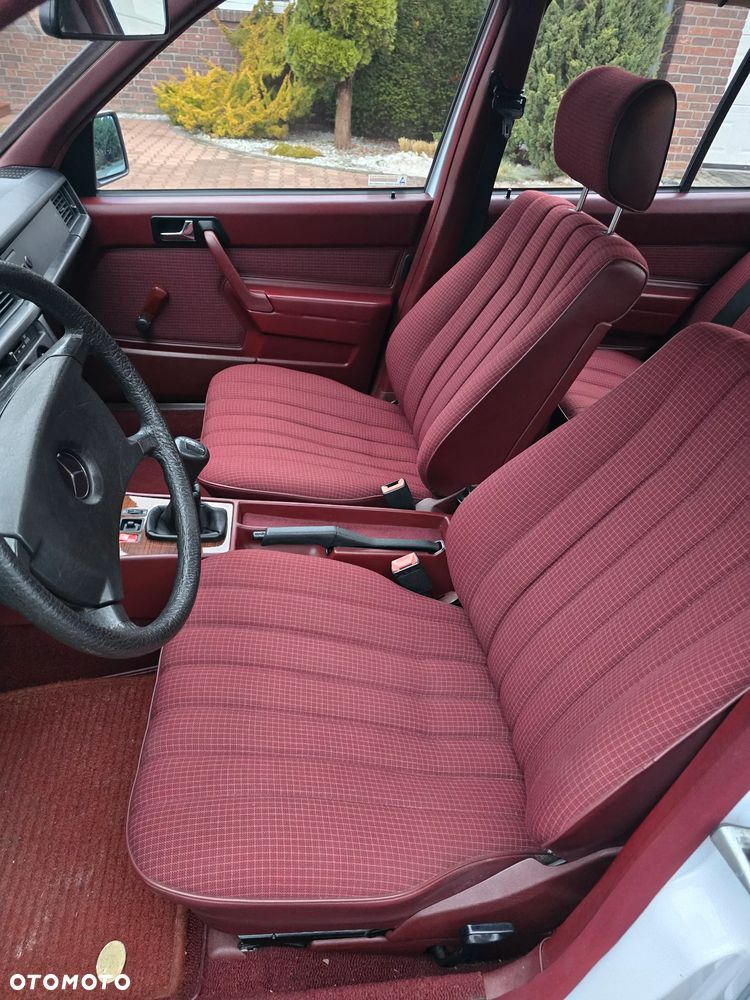 Mercedes-Benz W201 (190) - 19