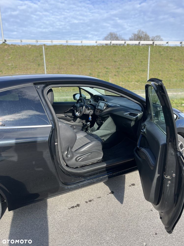 Peugeot 208 155 THP Allure - 8