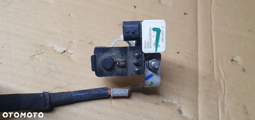 Klema minusowa akumulatora bezpiecznik Opel Vivaro B Trafic III 250820499R 240807059R - 6