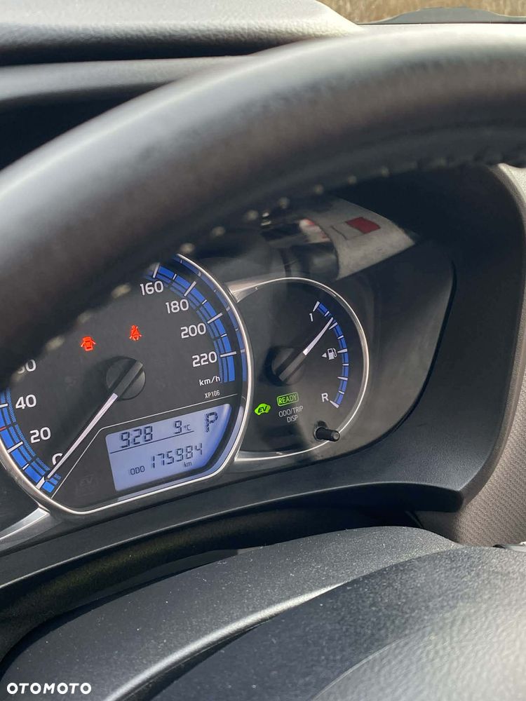 Toyota Yaris Hybrid 100 Life - 8