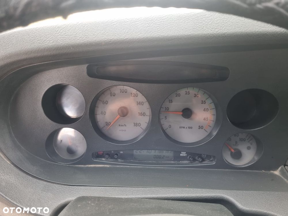 Iveco Daily Stan Bardzo dobry bliżniak Doka 7 osobowa - 18