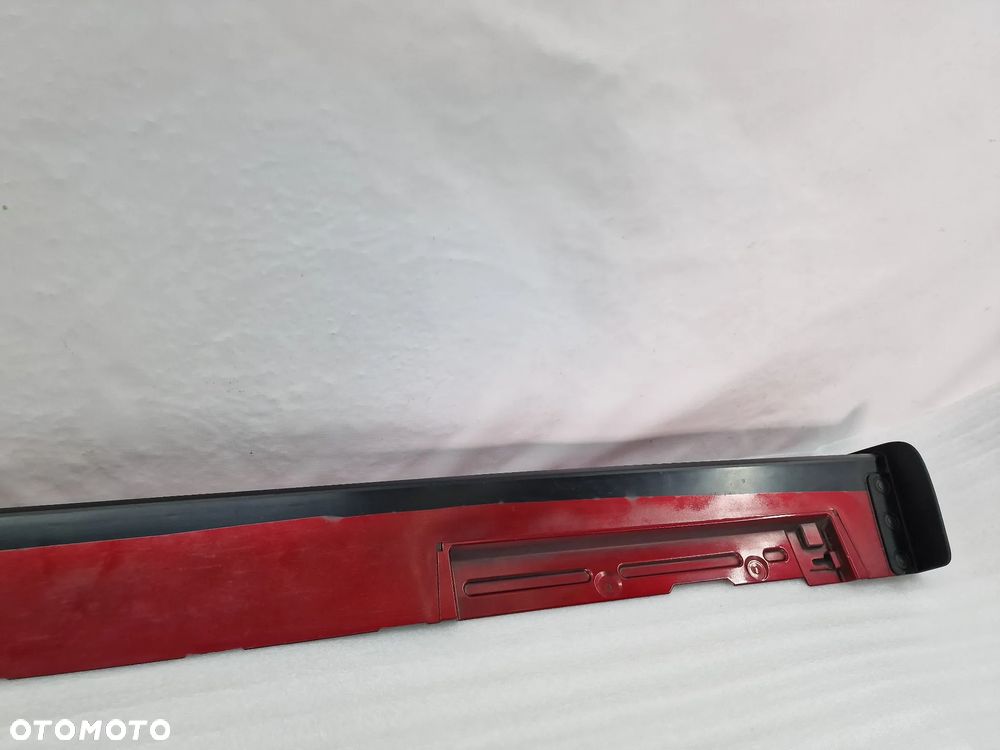 MAZDA 3 GT SPORT LEWA ŁADNA LISTWA PROGOWA / NAKŁADKA PROGU , KOLOR BORDO METALIK , NR BCJH-51P51 , NR AUKCJI PR334 - 9