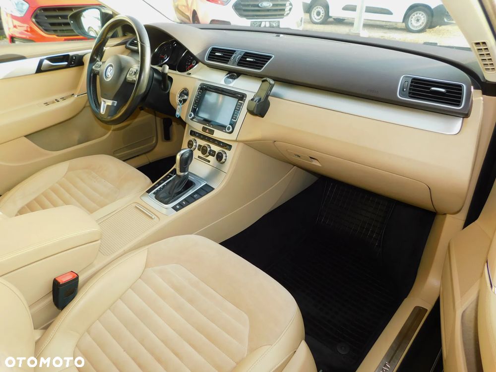 Volkswagen Passat 2.0 TDI Comfortline DSG - 24