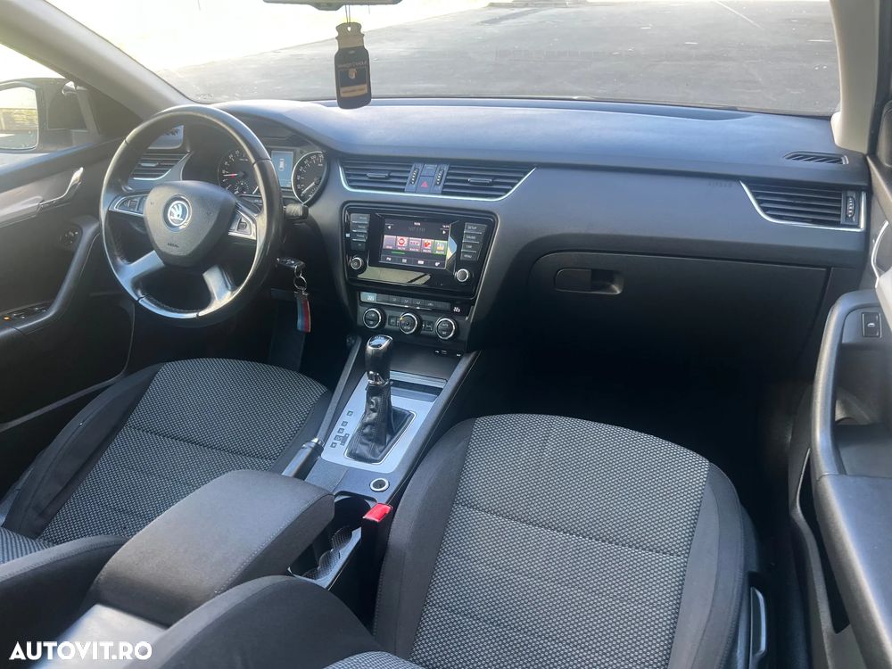 Skoda Octavia 2.0 TDI ELEGANCE DSG - 8