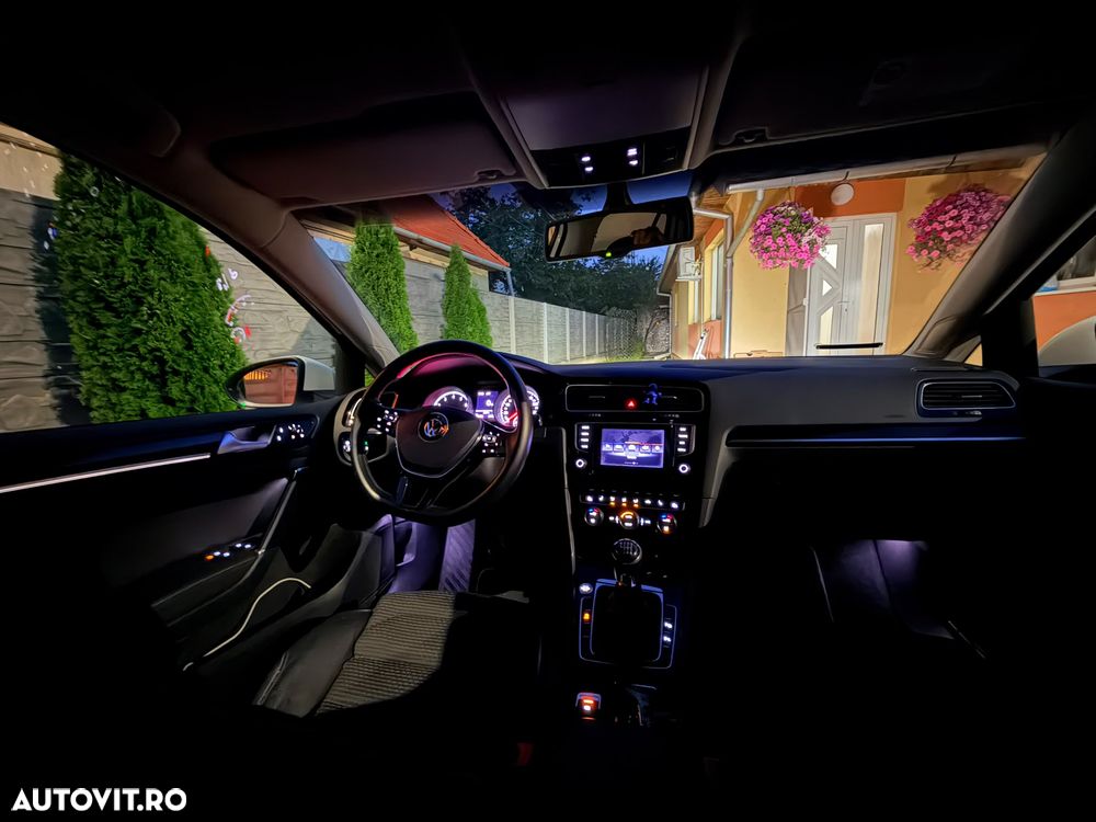 Volkswagen Golf - 8