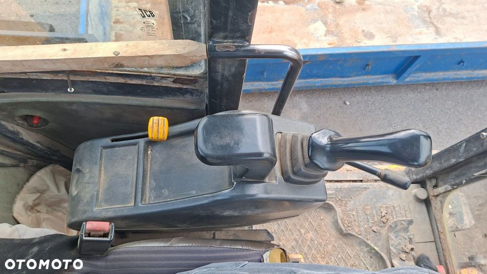 JCB 8052 - 15