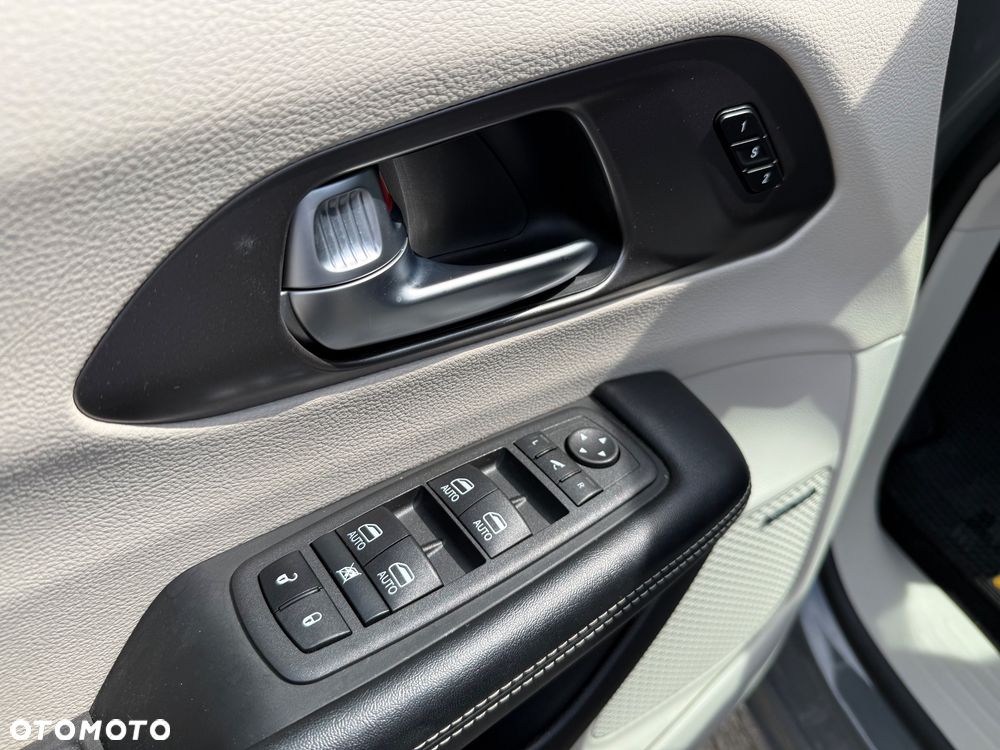 Chrysler Pacifica - 10