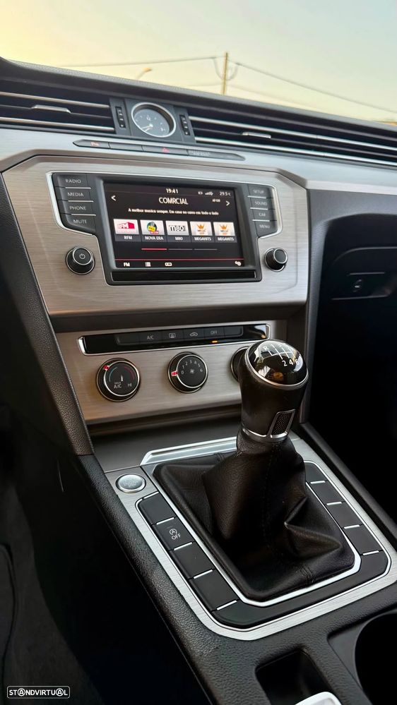 VW Passat Variant 1.6 TDI Confortline Navig - 12