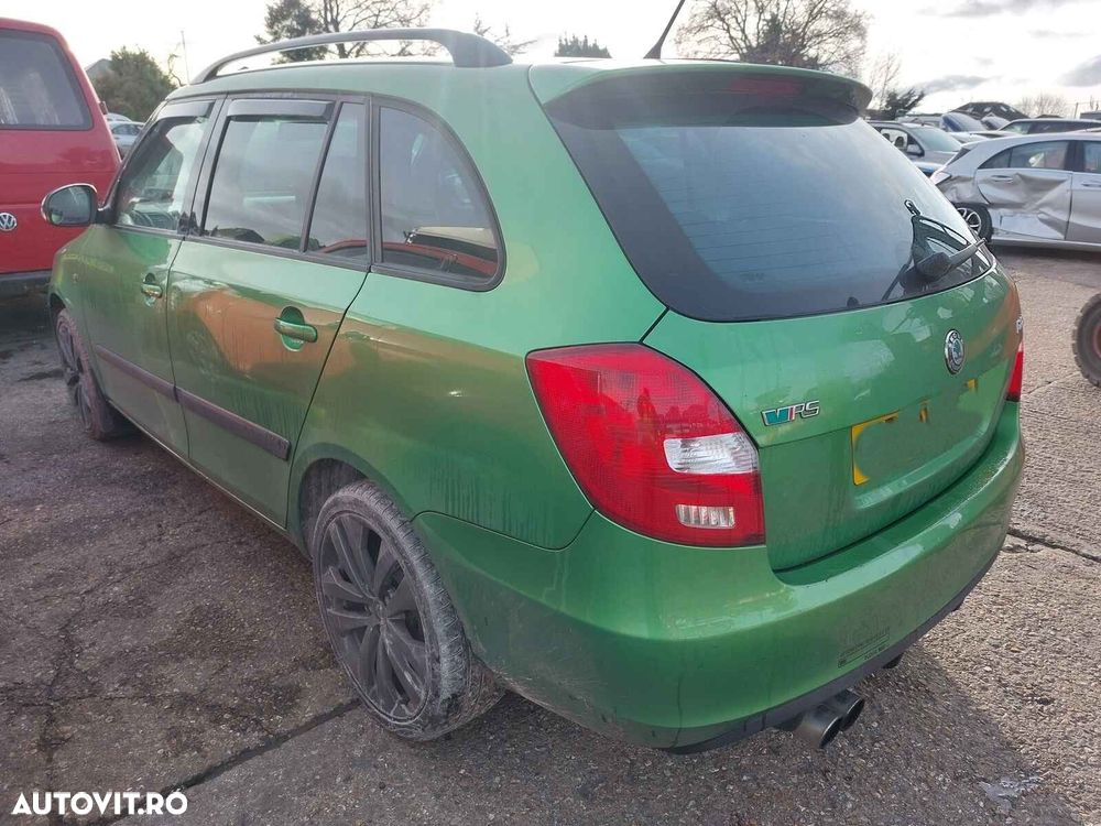 Far Dreapta Skoda Fabia 2010 Break Verde - 3