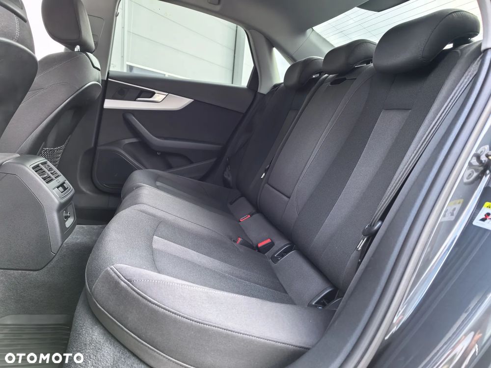 Audi A4 Limousine 35 TFSI mHEV S tronic - 29