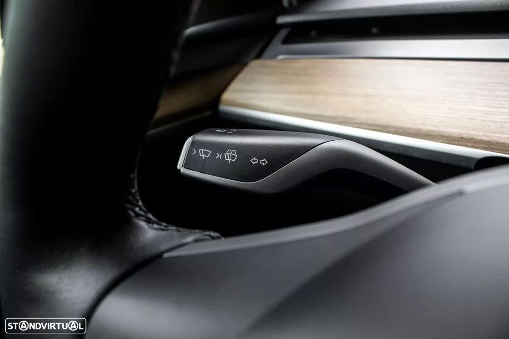 Tesla Model Y - 15