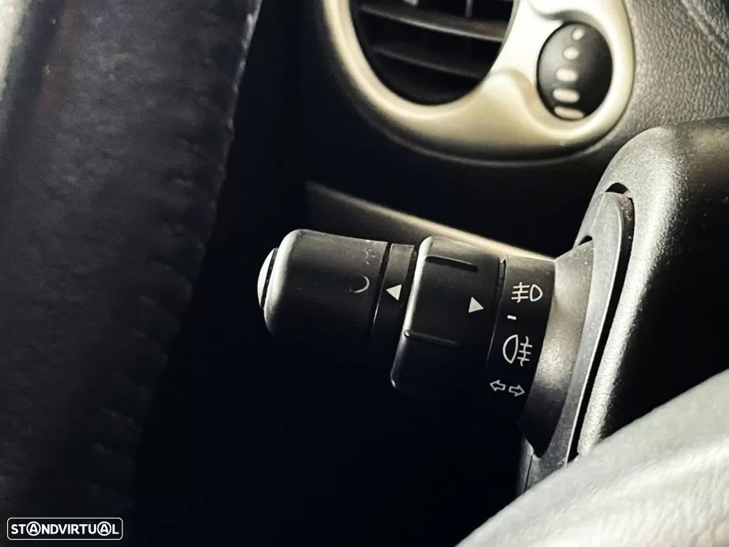 Renault Clio Break 1.2 16V Confort - 27