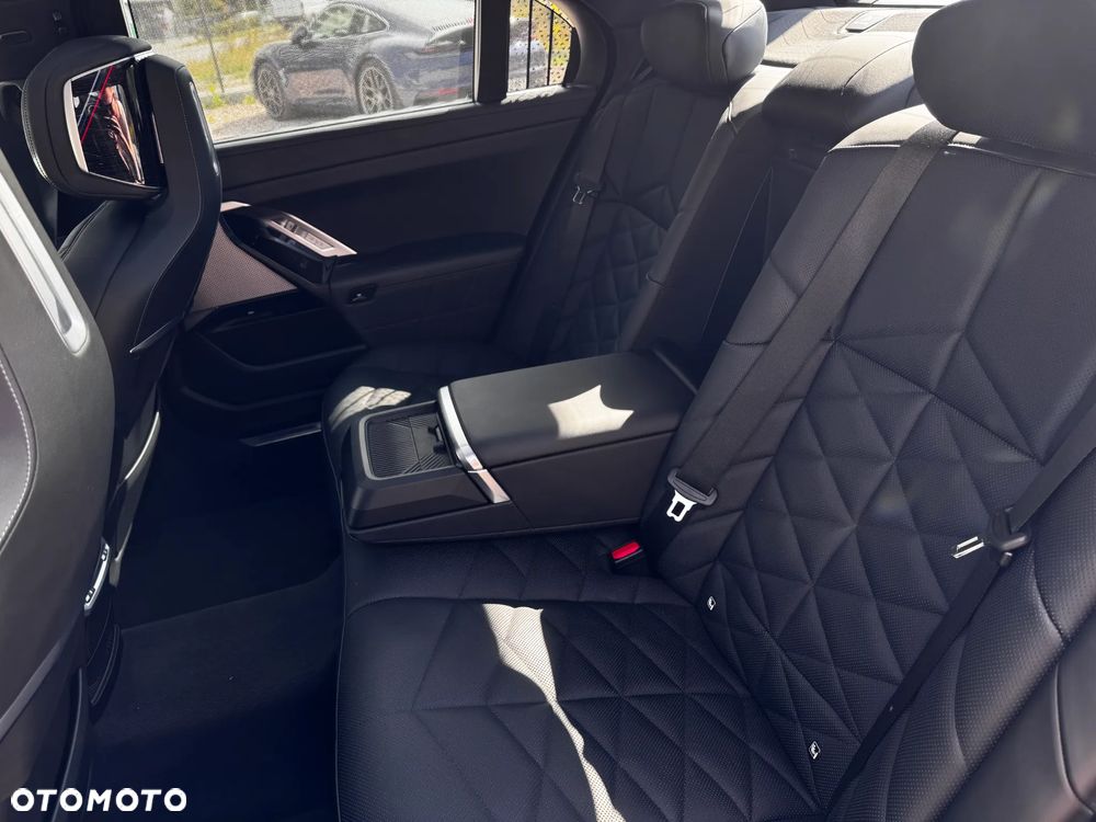 BMW Seria 7 - 25