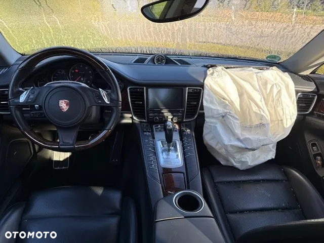Porsche Panamera 4 - 10