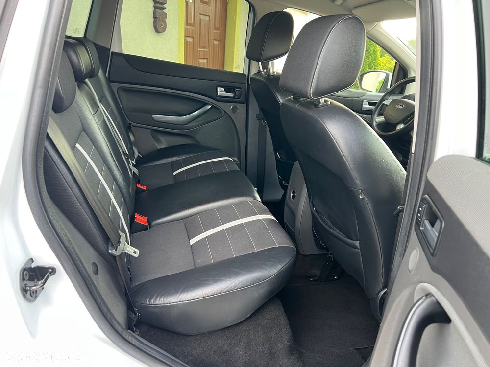 Ford Kuga - 17