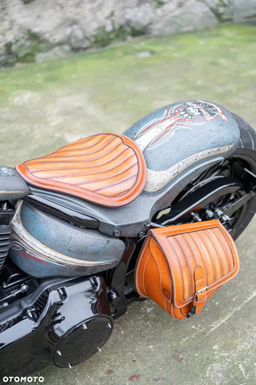 Harley-Davidson Softail Breakout - 22